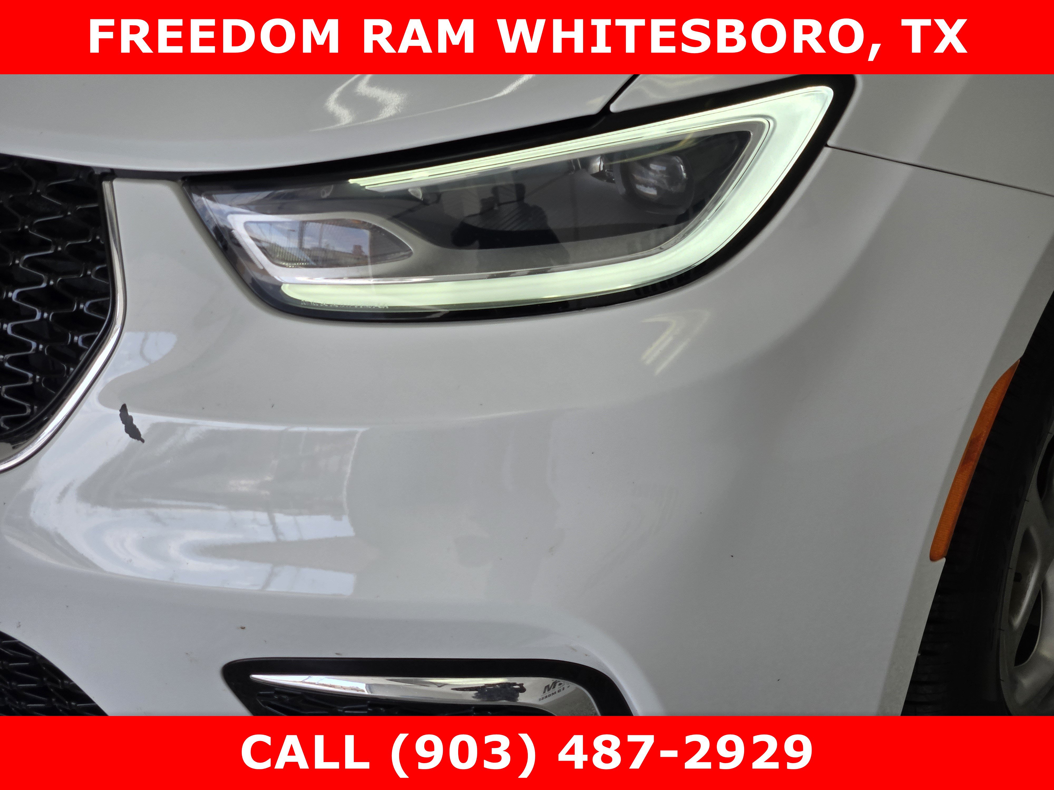 Used 2023 Chrysler Pacifica Limited FWD image 5