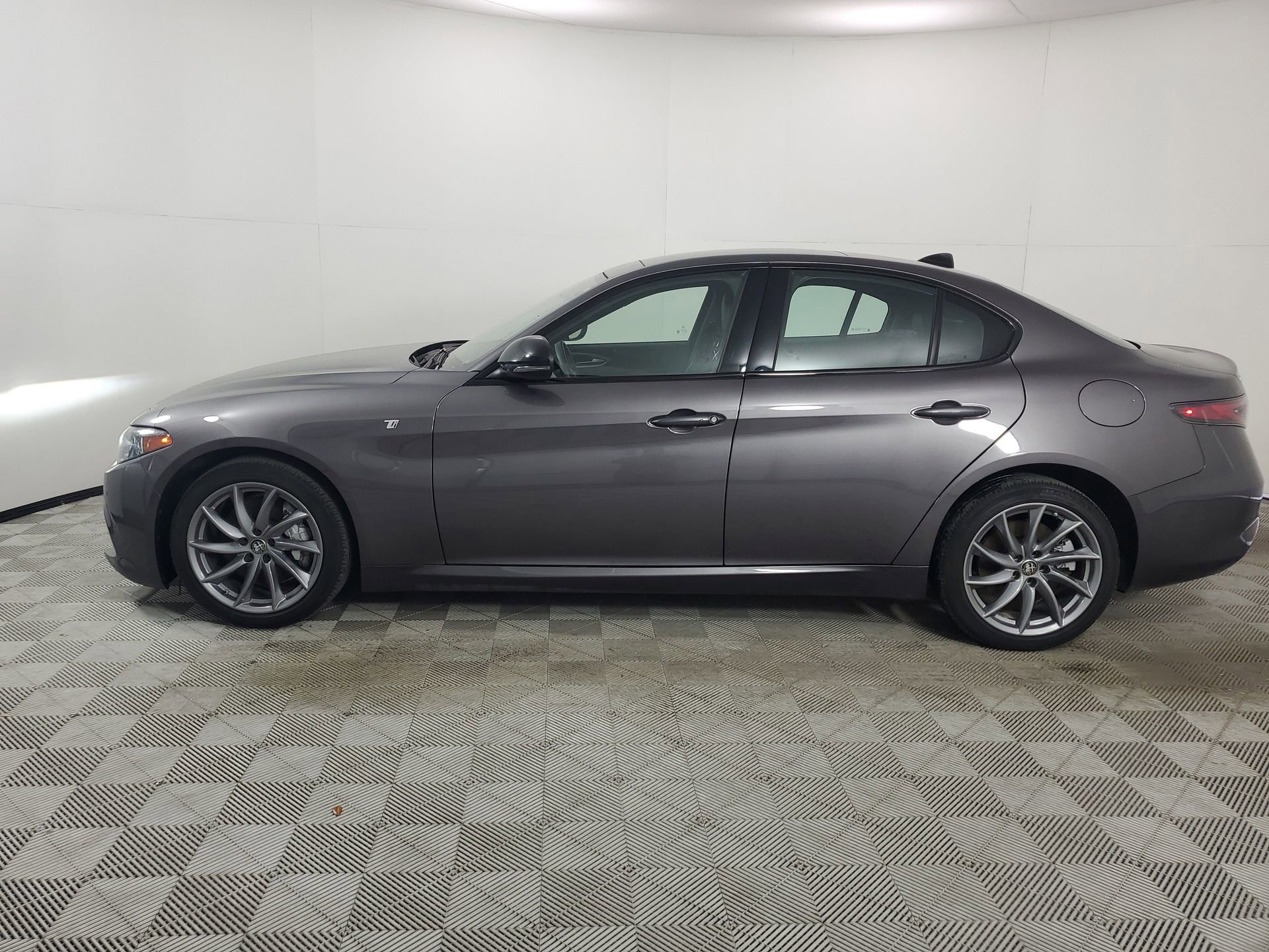 Used 2024 Alfa Romeo Giulia Ti w/ Active Assist Plus Package image 6