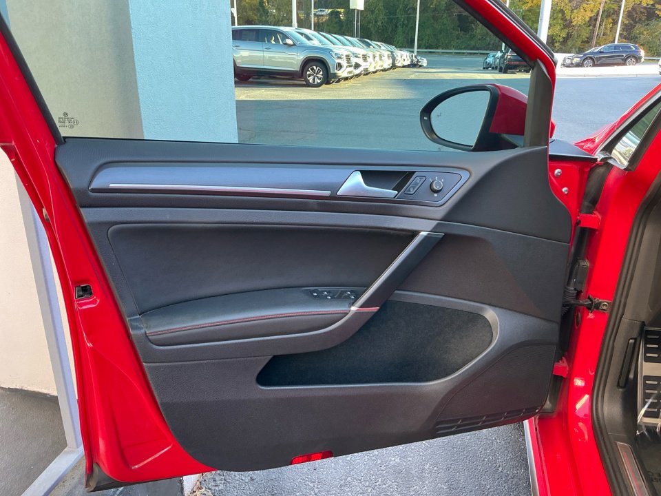Used 2018 Volkswagen GTI SE w/ SE Leather Package image 35
