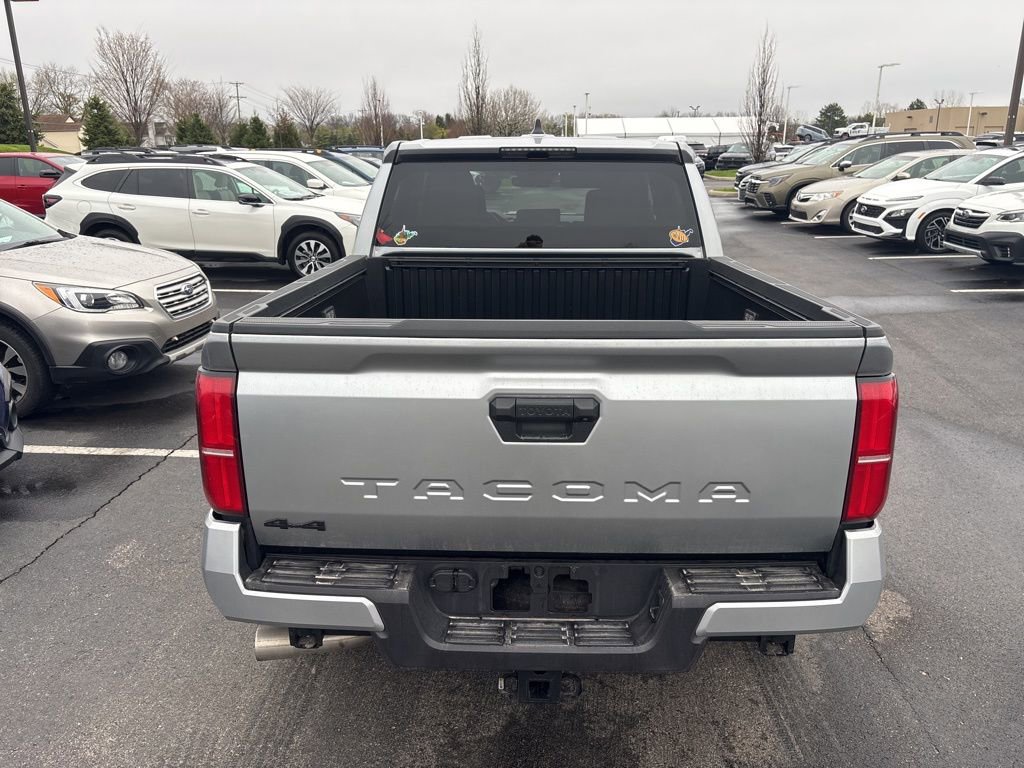 Used 2025 Toyota Tacoma TRD Sport AWD/4WD image 4