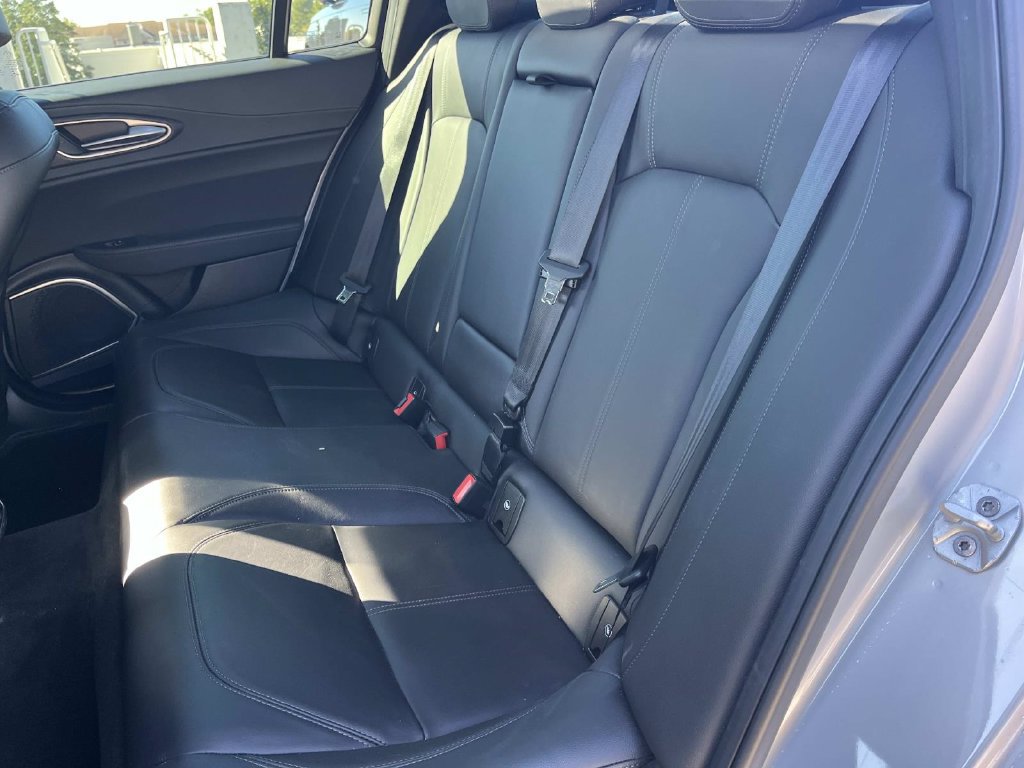 Used 2022 Alfa Romeo Giulia Ti RWD image 9
