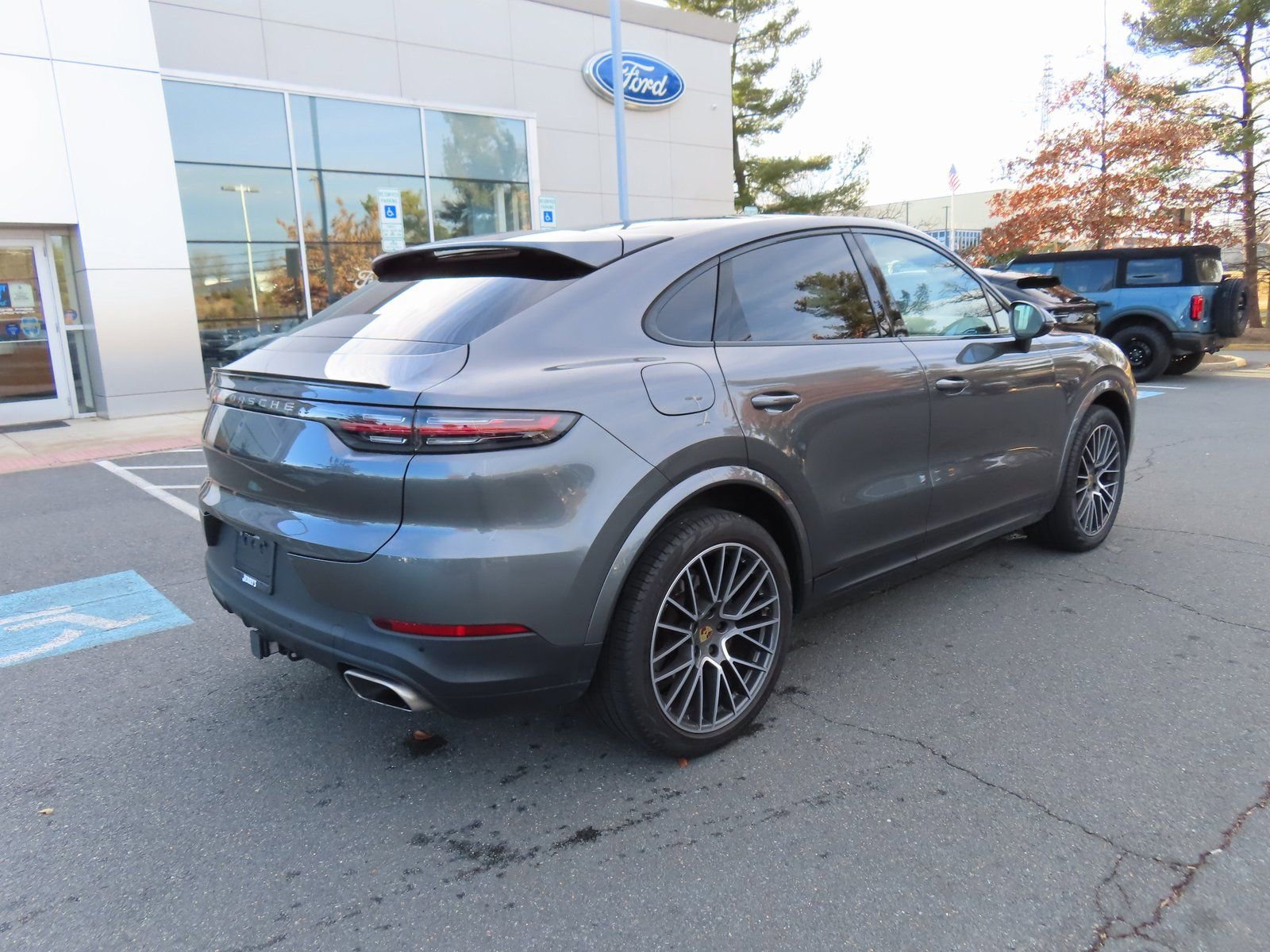 Used 2021 Porsche Cayenne Coupe image 5