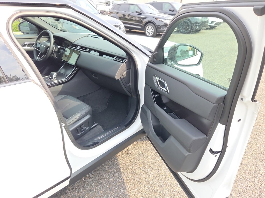 New 2026 Land Rover Range Rover Velar Dynamic SE image 19