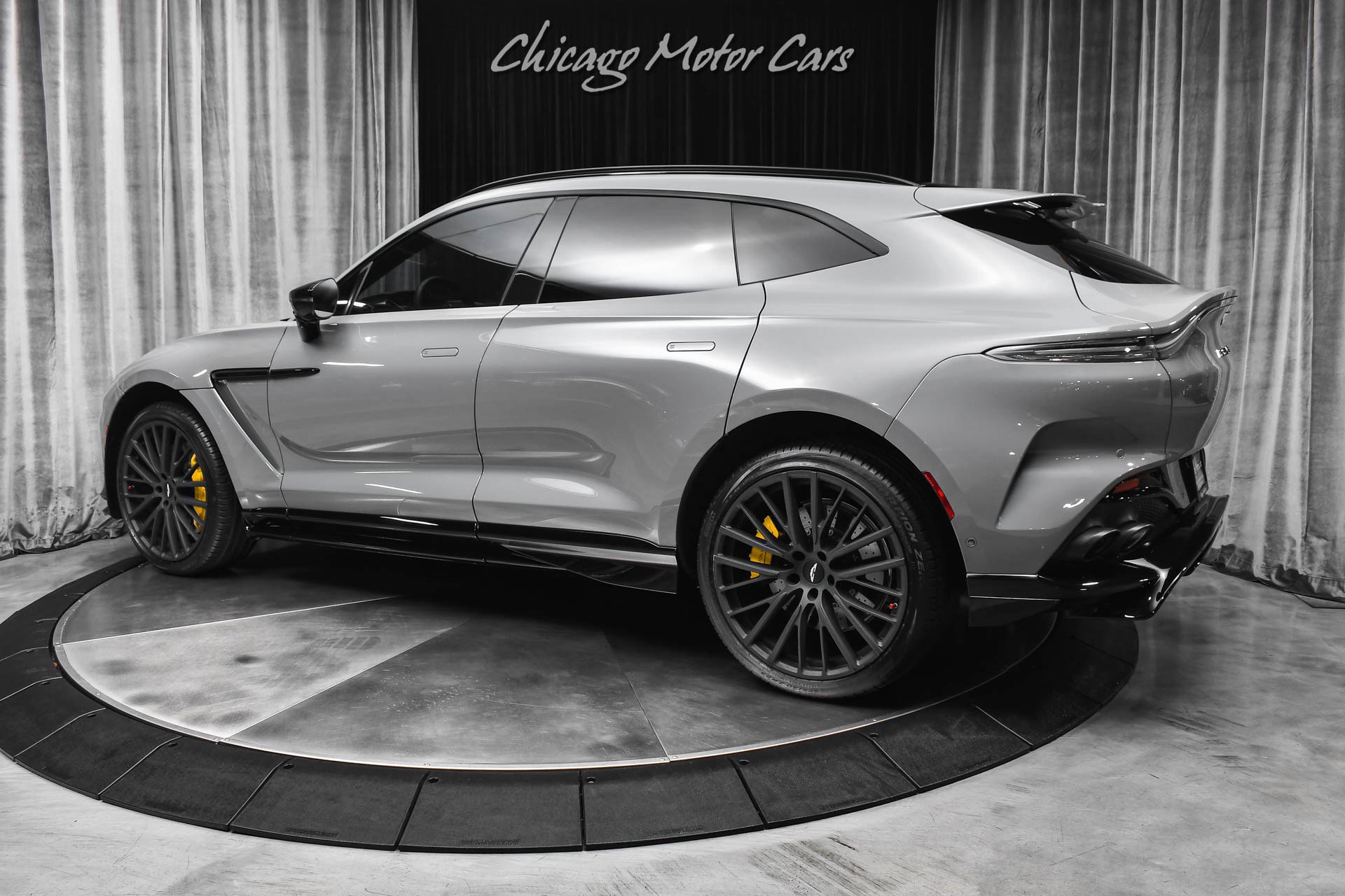 Used 2025 Aston Martin DBX 707 AWD/4WD image 3