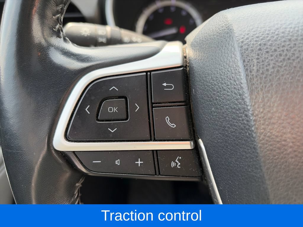 Used 2022 Toyota Highlander XLE AWD/4WD image 16
