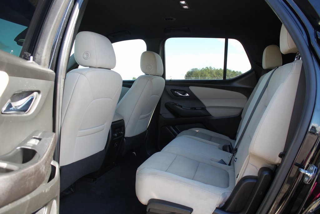 Used 2023 Chevrolet Traverse LS image 7