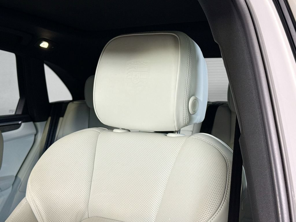 Certified 2024 Porsche Macan GTS AWD/4WD image 29