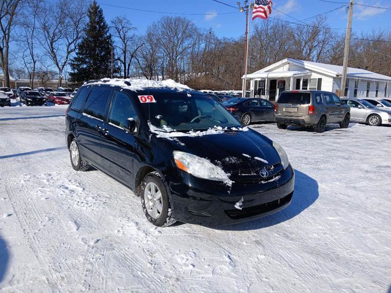 Used 2009 Toyota Sienna XLE image 7