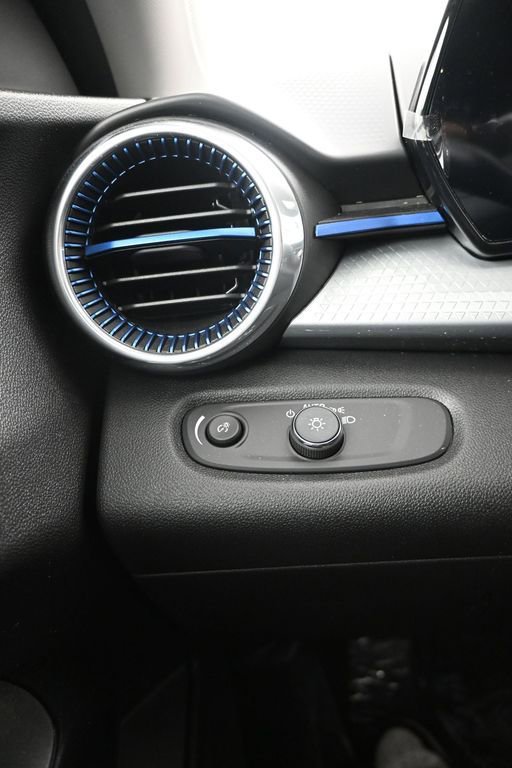 New 2026 Chevrolet Trax LT w/ Sunroof Package image 15