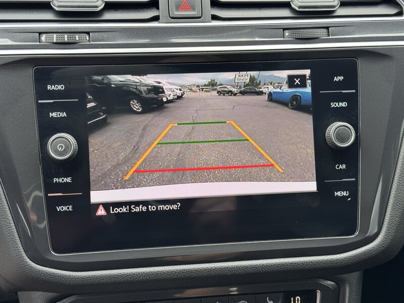 Used 2021 Volkswagen Tiguan SE w/ Panoramic Sunroof Package AWD/4WD image 19