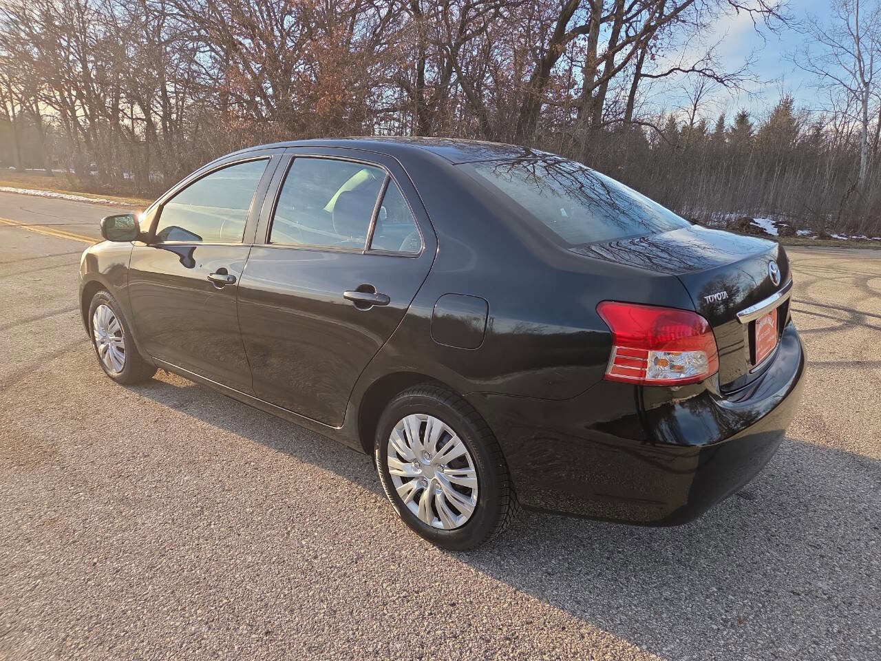 Used 2010 Toyota Yaris Sedan image 5