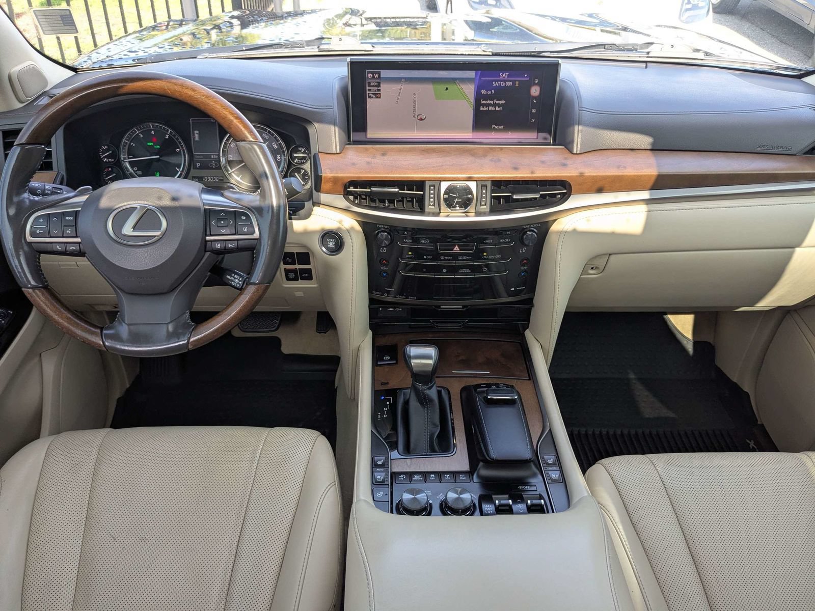 Used 2019 Lexus LX 570 4WD w/ Luxury Package image 16