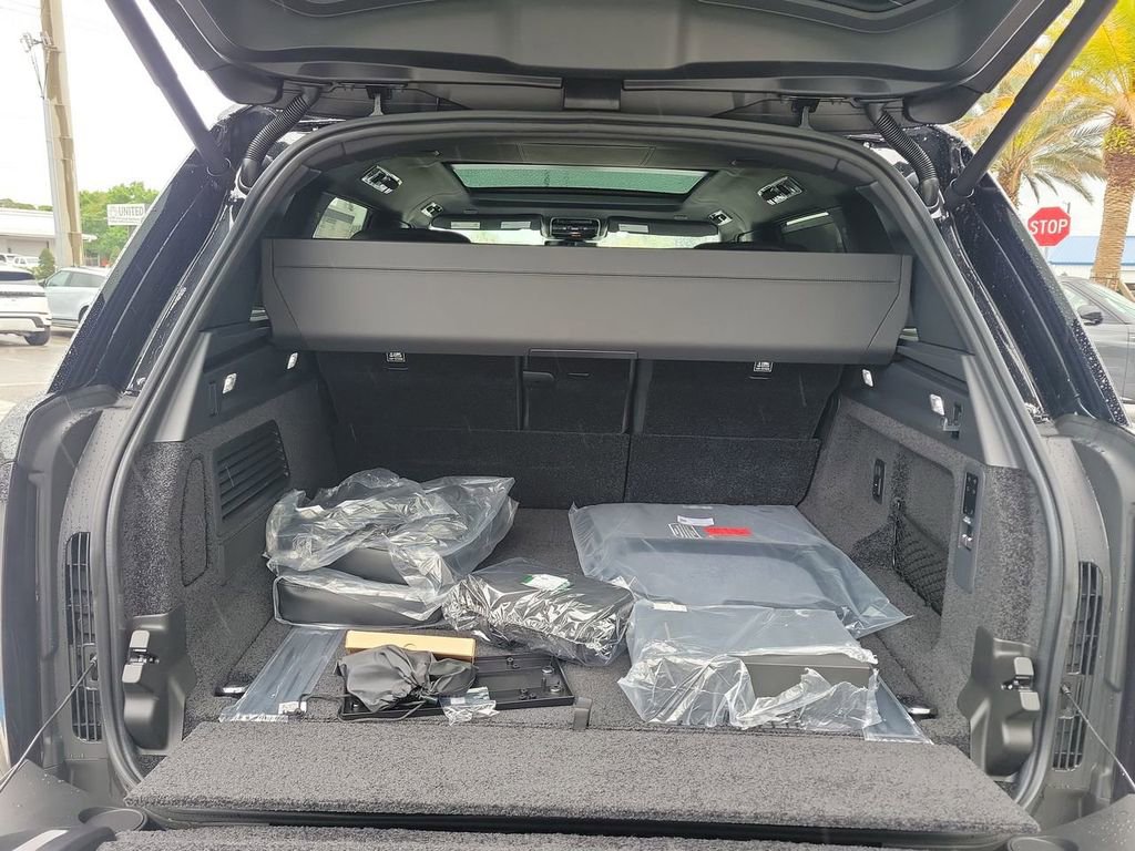 New 2026 Land Rover Range Rover Long Wheel Base SV image 11