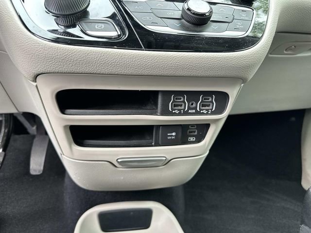 Used 2022 Chrysler Pacifica Touring-L AWD/4WD image 25