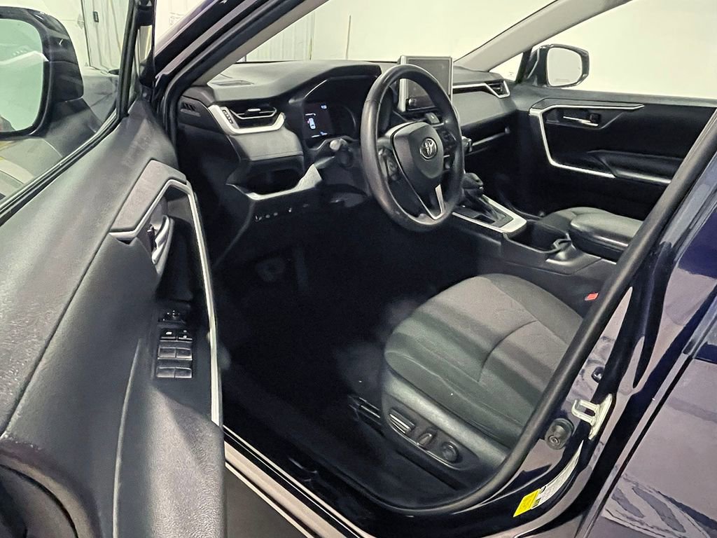 Used 2023 Toyota RAV4 XLE image 17