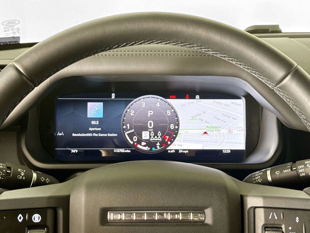Used 2025 Land Rover Defender 130 S image 10