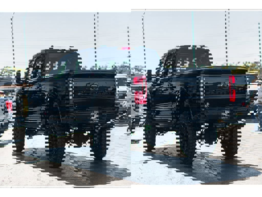 Used 2025 Ford F250 XLT w/ Black Appearance Package AWD/4WD image 3