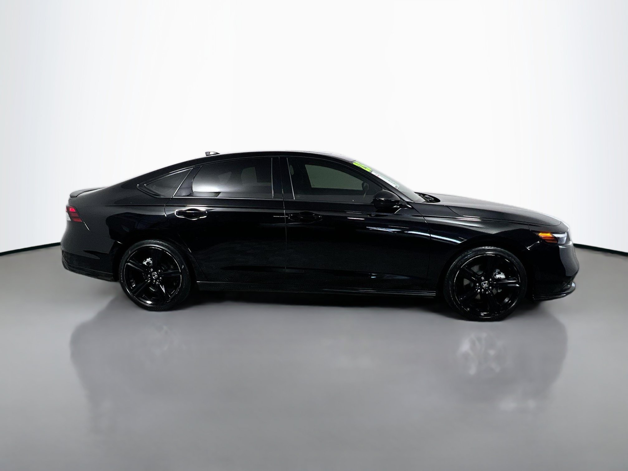 Used 2025 Honda Accord Sport image 3