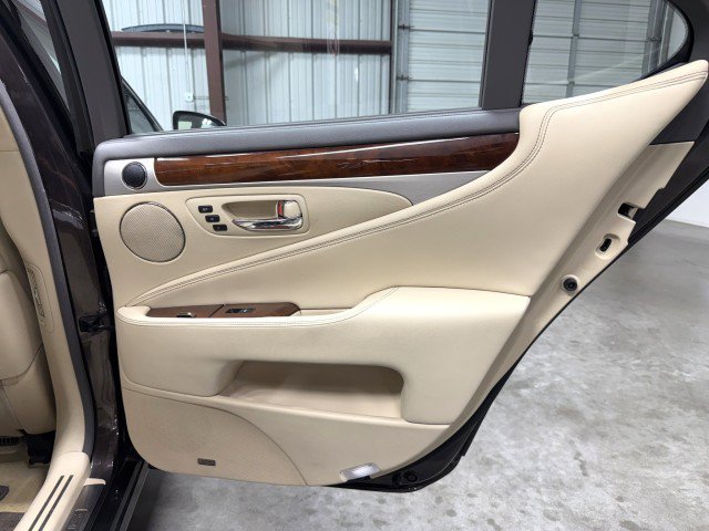 Used 2013 Lexus LS 460 w/ Ultra Luxury Pkg RWD image 40