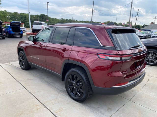 Certified 2023 Jeep Grand Cherokee Limited AWD/4WD image 9
