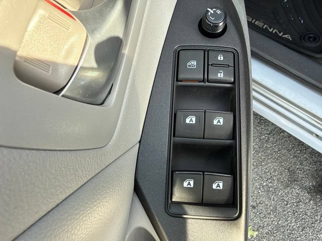 Used 2015 Toyota Sienna LE FWD image 15