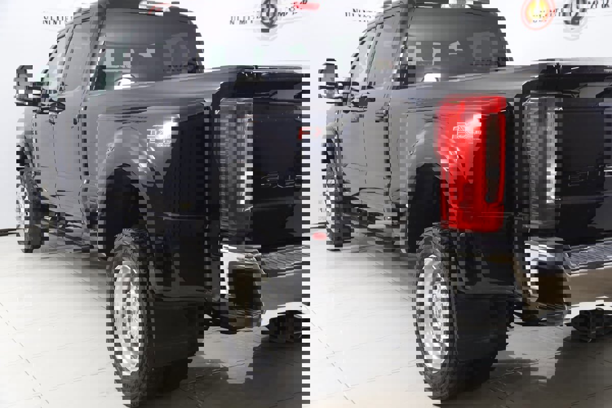 Used 2023 Ford F450 XLT w/ FX4 Off-Road Package image 22