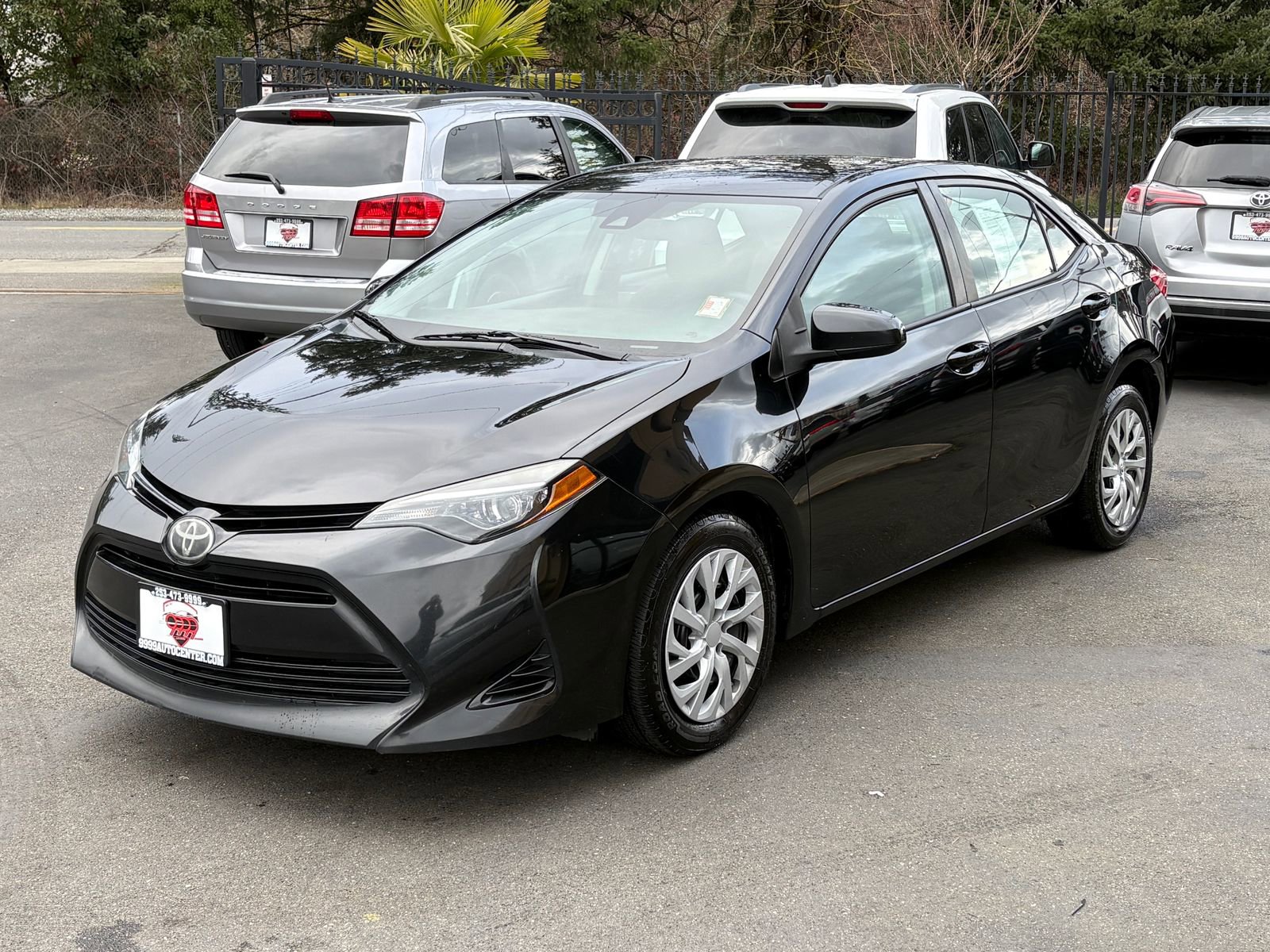 Used 2018 Toyota Corolla LE image 3