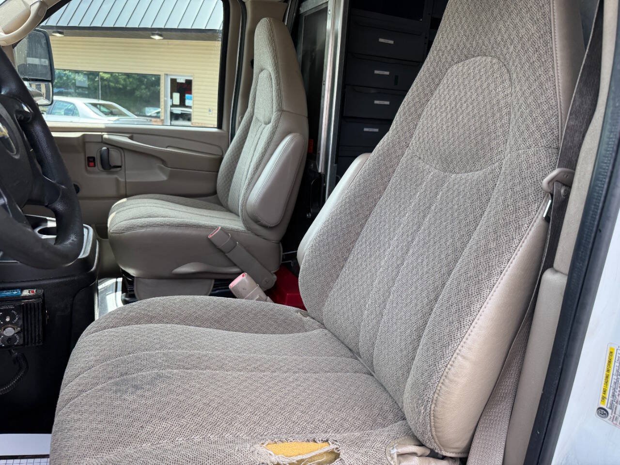 Used 2009 Chevrolet Express 3500 RWD image 9