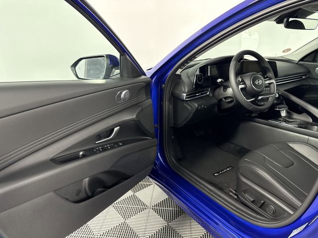 Used 2025 Hyundai Elantra Limited FWD image 18