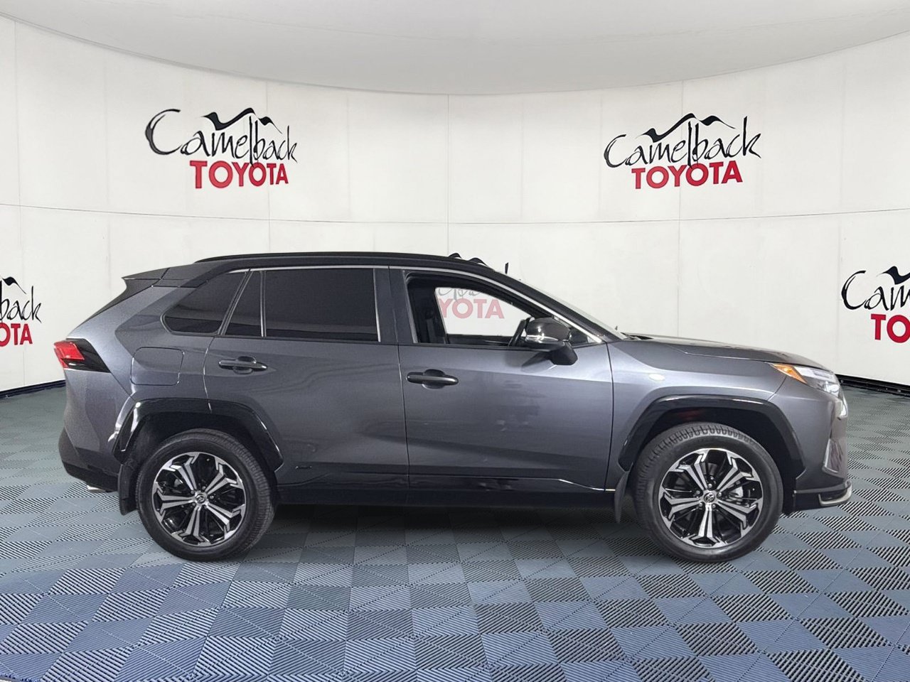 Used 2025 Toyota RAV4 XSE AWD/4WD image 9