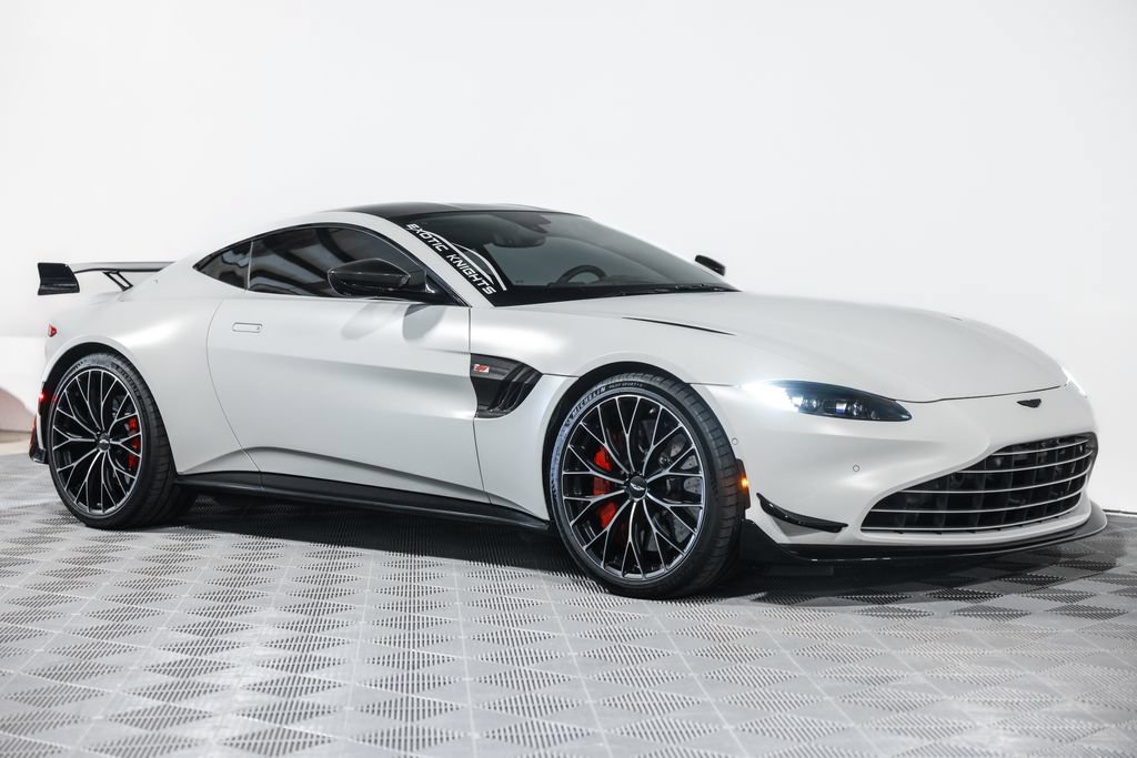 Used 2023 Aston Martin V8 Vantage Coupe RWD image 4