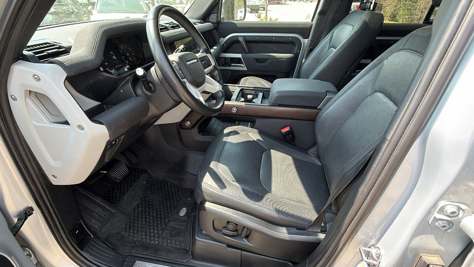 Used 2023 Land Rover Defender 110 X-Dynamic SE image 16