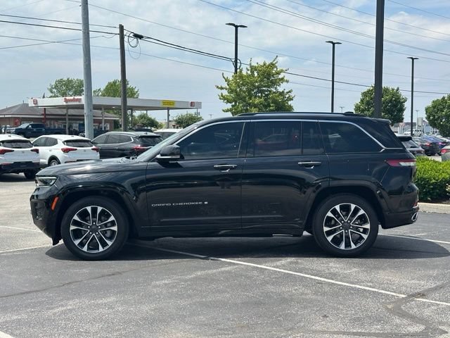 Used 2023 Jeep Grand Cherokee Overland AWD/4WD image 4