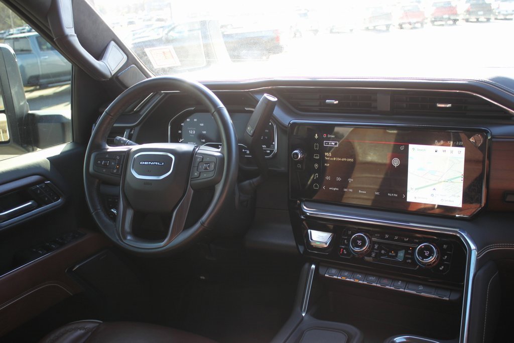 Used 2025 GMC Sierra 2500 Denali Ultimate image 9