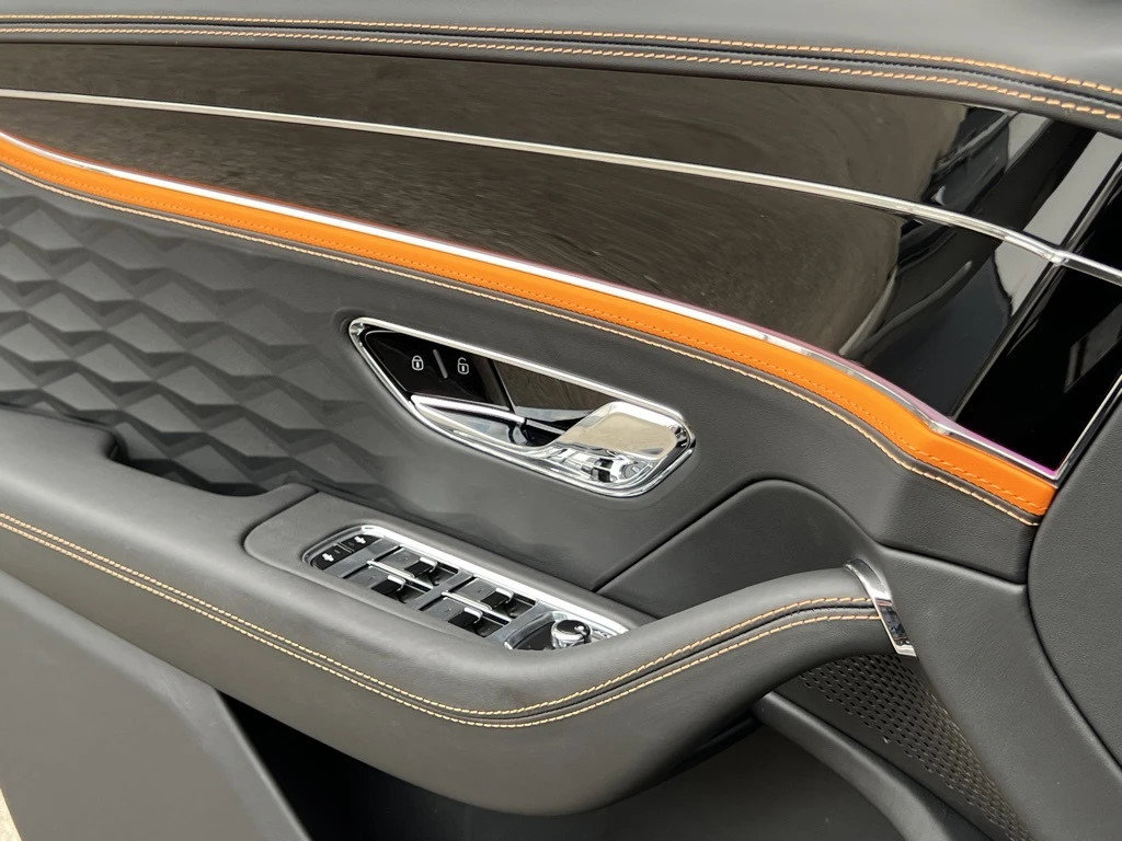 Certified 2025 Bentley Flying Spur Plug-In Hybrid image 46