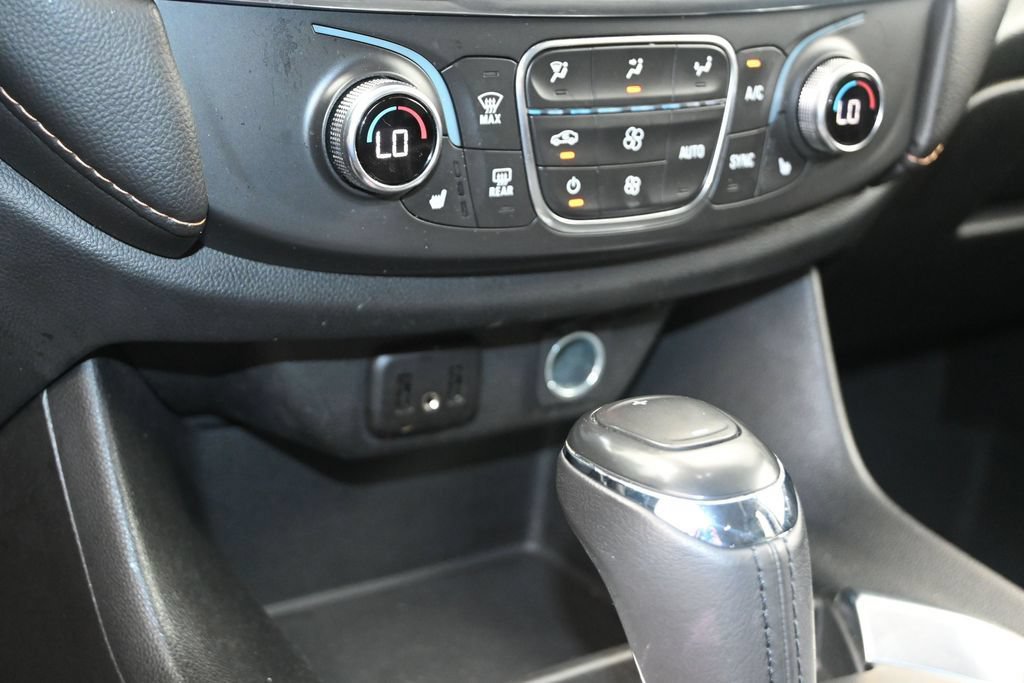 Used 2019 Chevrolet Traverse LT FWD image 27
