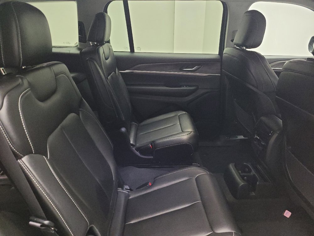 Used 2023 Jeep Grand Cherokee L Limited AWD/4WD image 19
