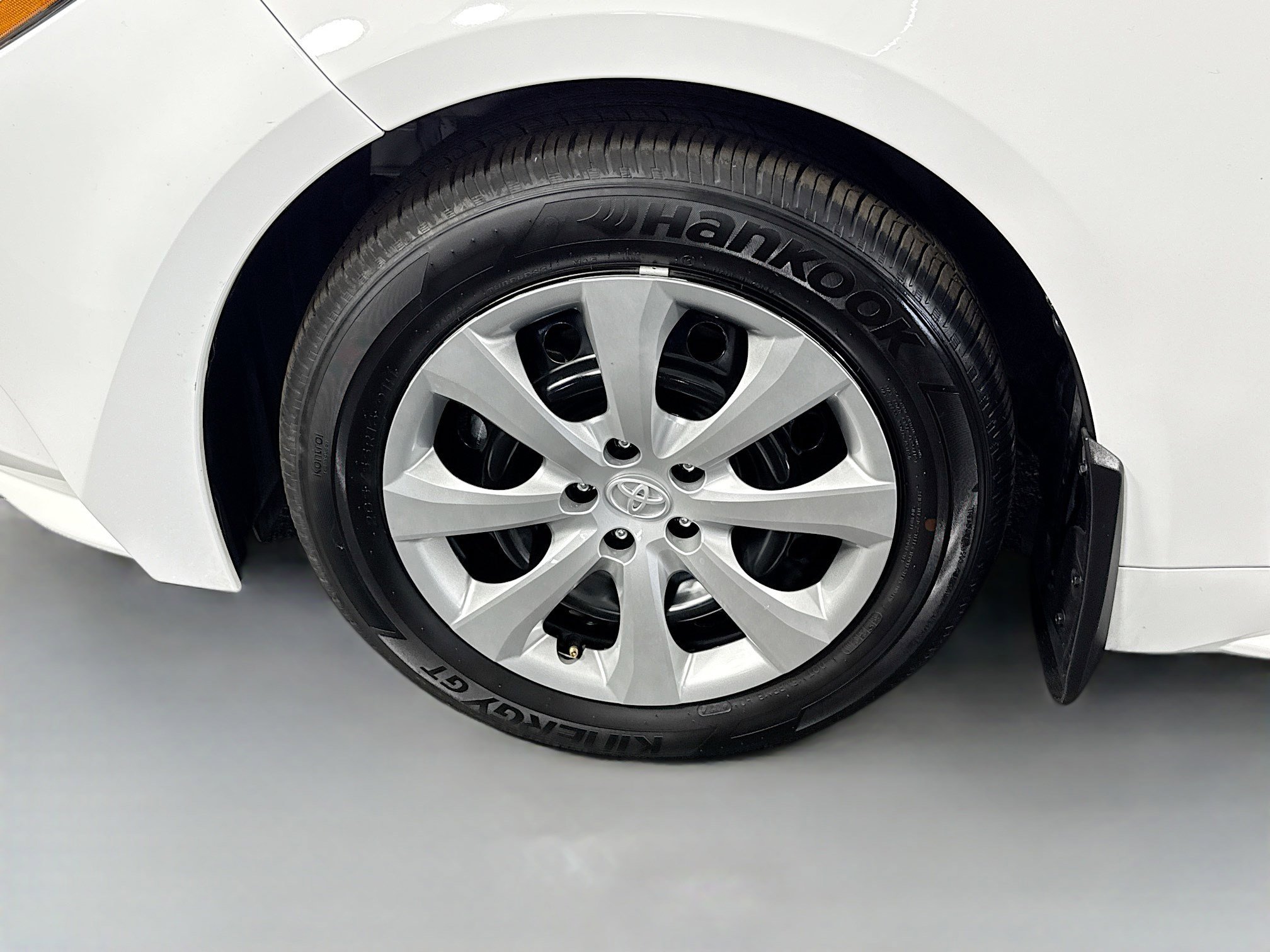 Used 2025 Toyota Corolla LE image 37