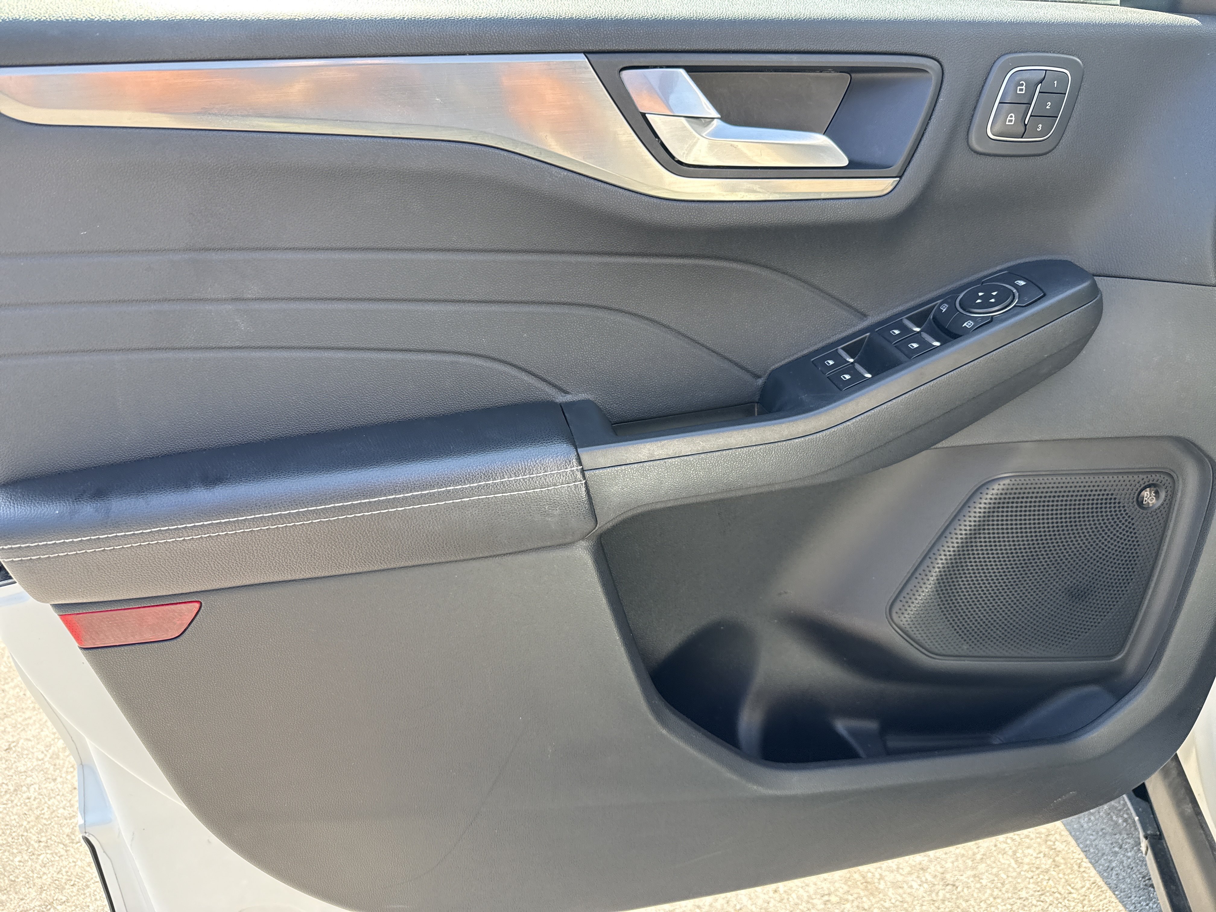 Used 2022 Ford Escape Titanium AWD/4WD image 15