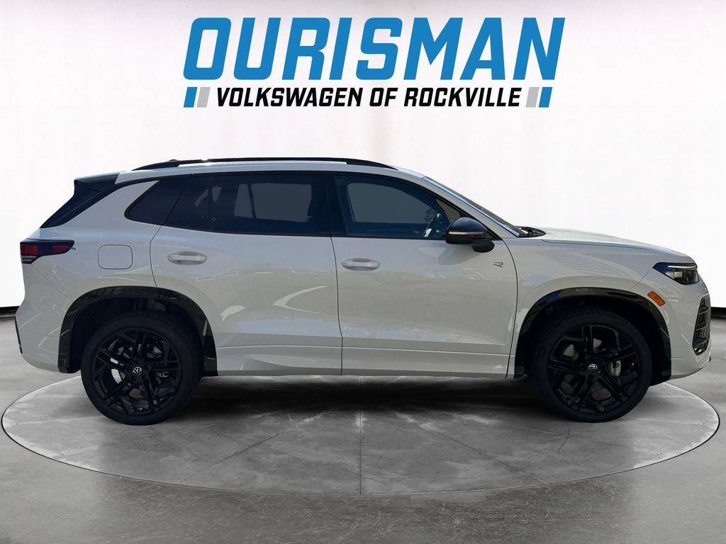 New 2025 Volkswagen Tiguan SE R-Line image 7