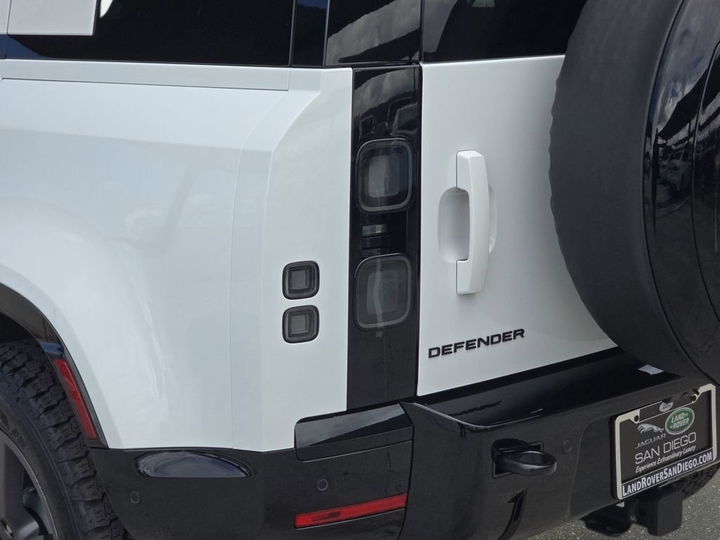 New 2026 Land Rover Defender 110 X-Dynamic SE AWD/4WD image 34