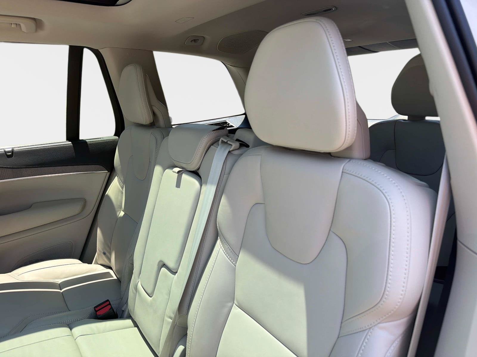 Used 2025 Volvo XC90 T8 Ultra w/ Protection Package Premier AWD/4WD image 14