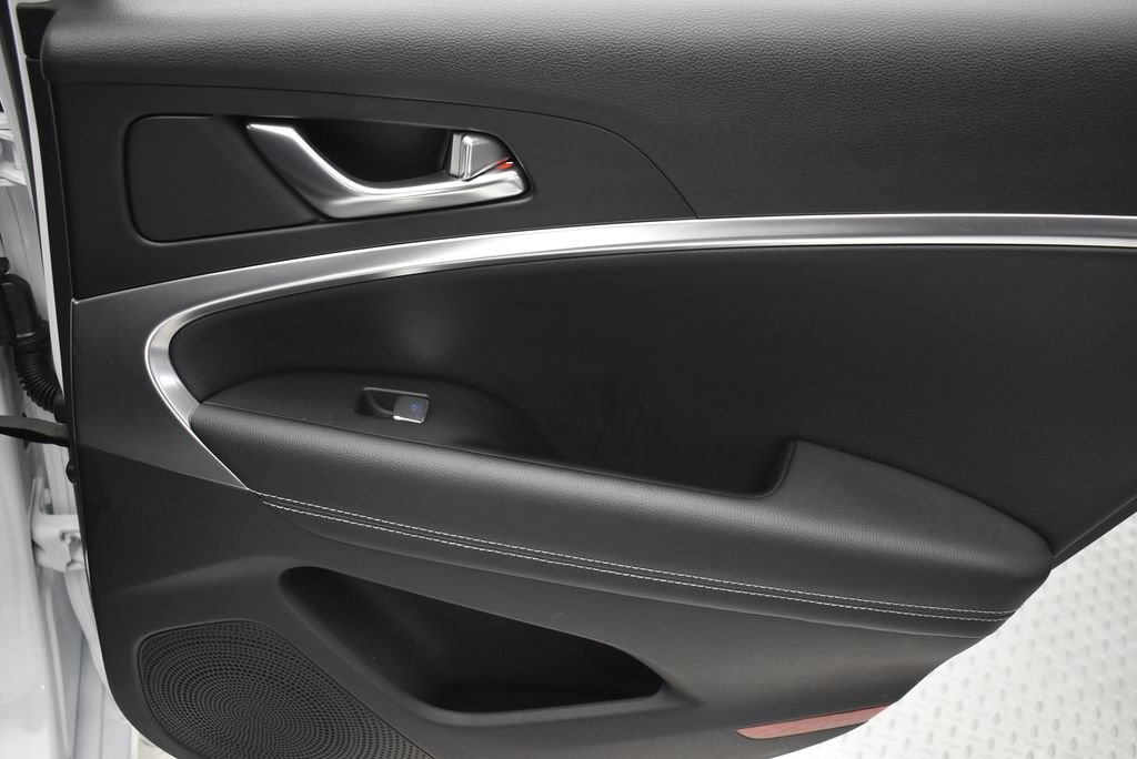 Used 2025 Genesis G70 2.5T AWD/4WD image 32