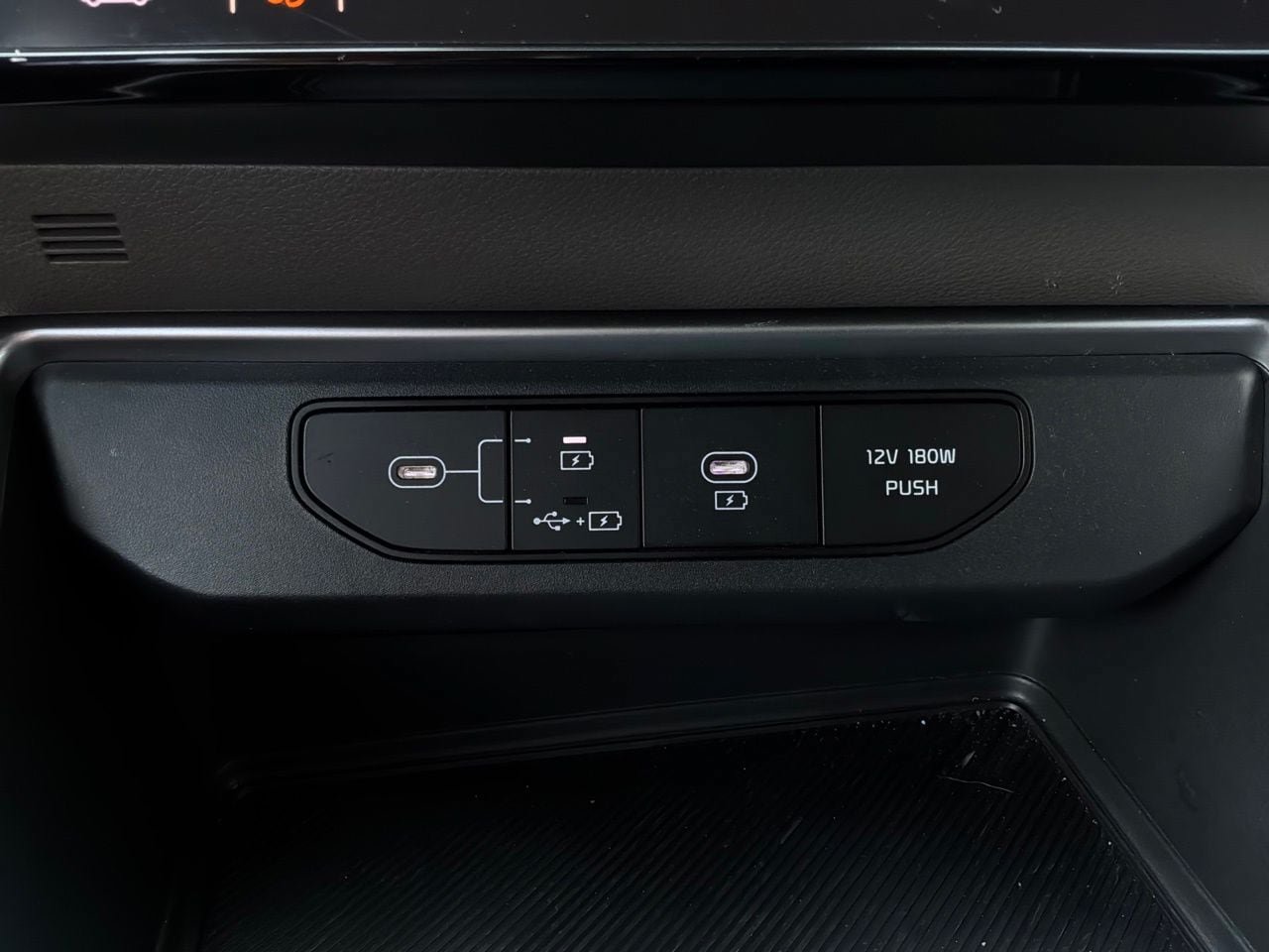 Used 2026 Kia Carnival FWD image 28