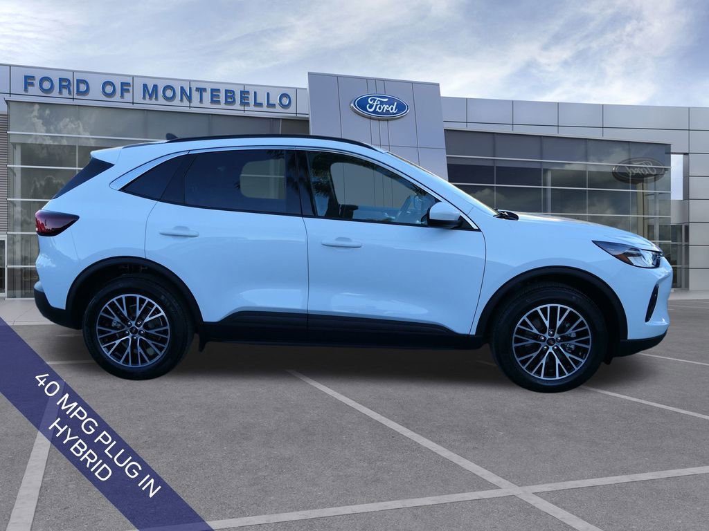 Used 2023 Ford Escape SE image 2