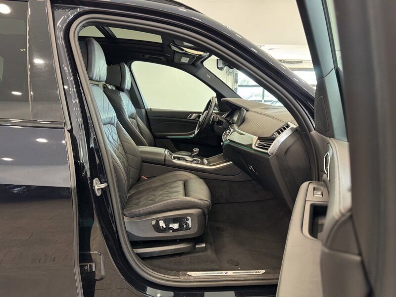 Used 2023 BMW X5 xDrive40i w/ M Sport Package image 9