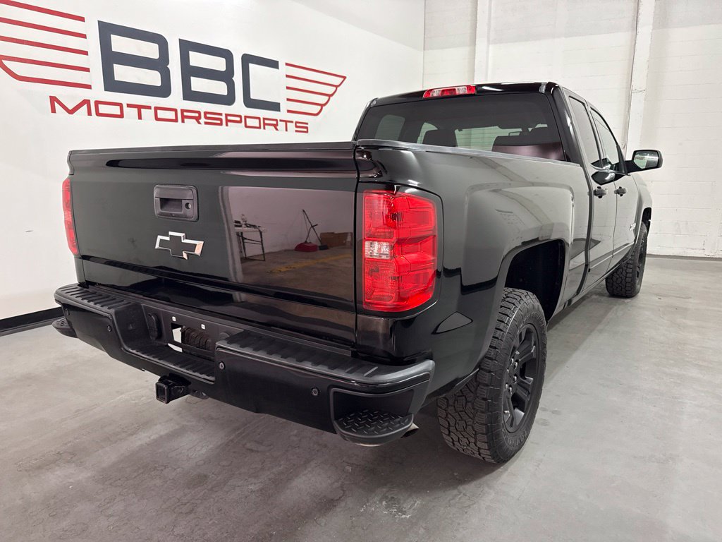 Used 2017 Chevrolet Silverado 1500 LT w/ Midnight Edition AWD/4WD image 4