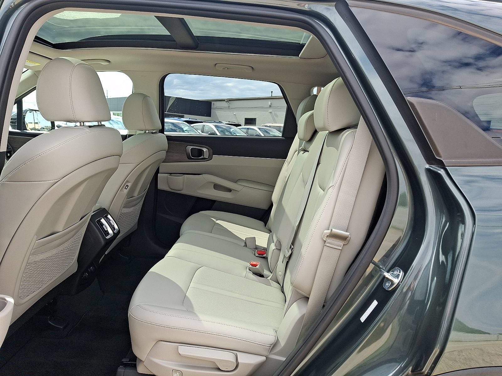 Used 2023 Kia Sorento S w/ Panoramic Sunroof Package AWD/4WD image 10