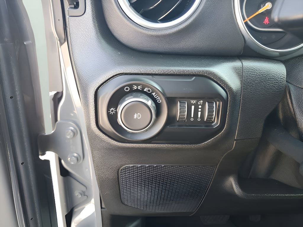 Used 2019 Jeep Wrangler Unlimited Sahara image 31