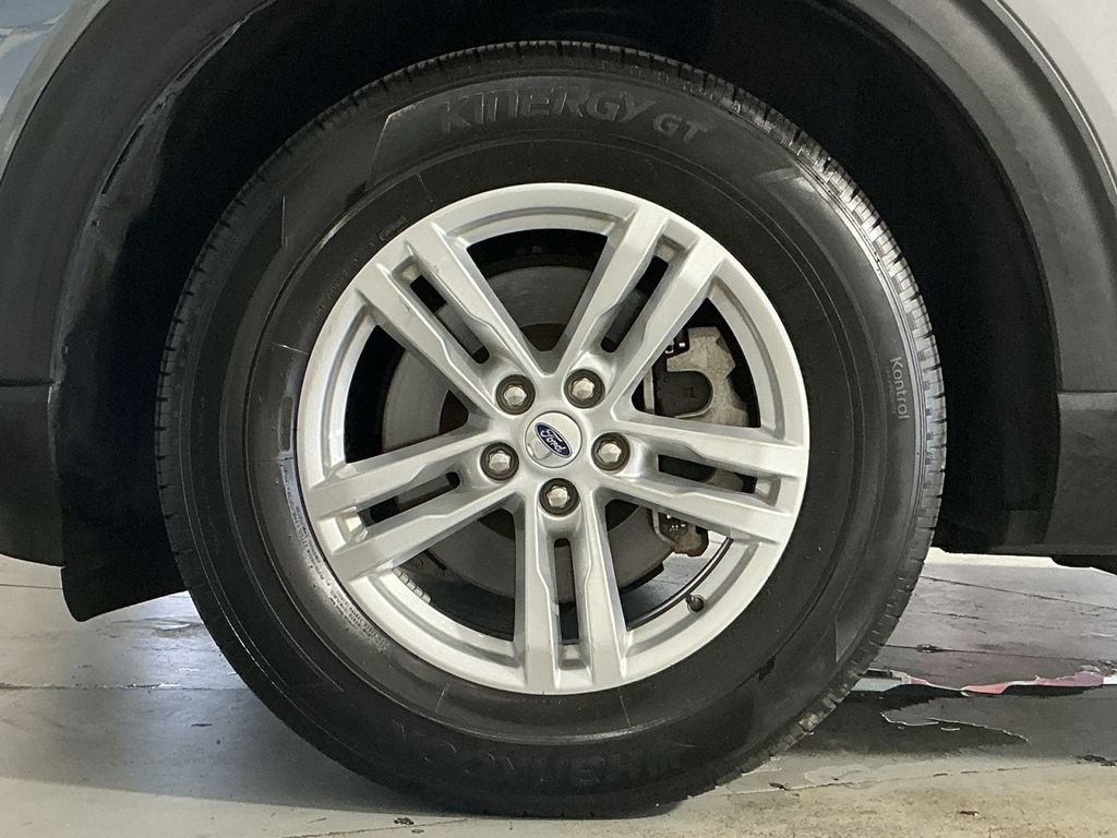 Used 2023 Ford Explorer XLT AWD/4WD image 13